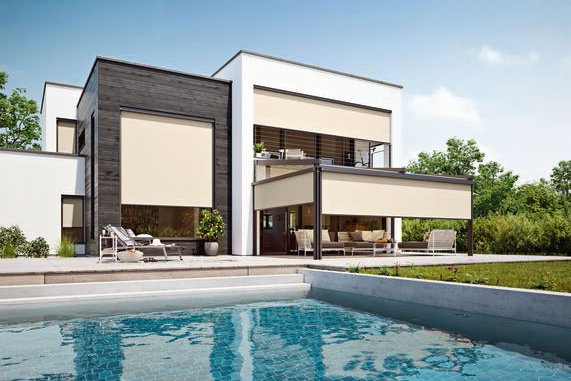 Moderne woning met overkapping, zwembad en helderblauwe lucht. Moderne woning met overkapping, zwembad en helderblauwe lucht.
