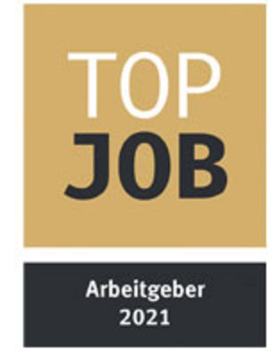 Logo met de tekst "TOP JOB" in zwart en wit, en "Arbeitgeber 2021" in zwart op een gouden achtergrond.