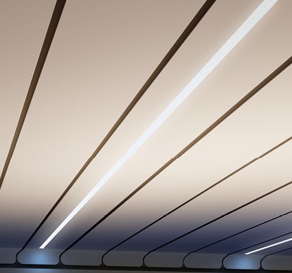 Lichtstralen op een strak geëgaliseerd plafond met lijnen in verschillende tinten van wit naar blauw.