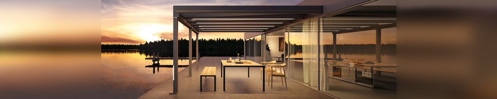 Moderne overkapping aan het water met zonsondergang op de achtergrond en een tafel met stoelen. Moderne overkapping aan het water met zonsondergang op de achtergrond en een tafel met stoelen.